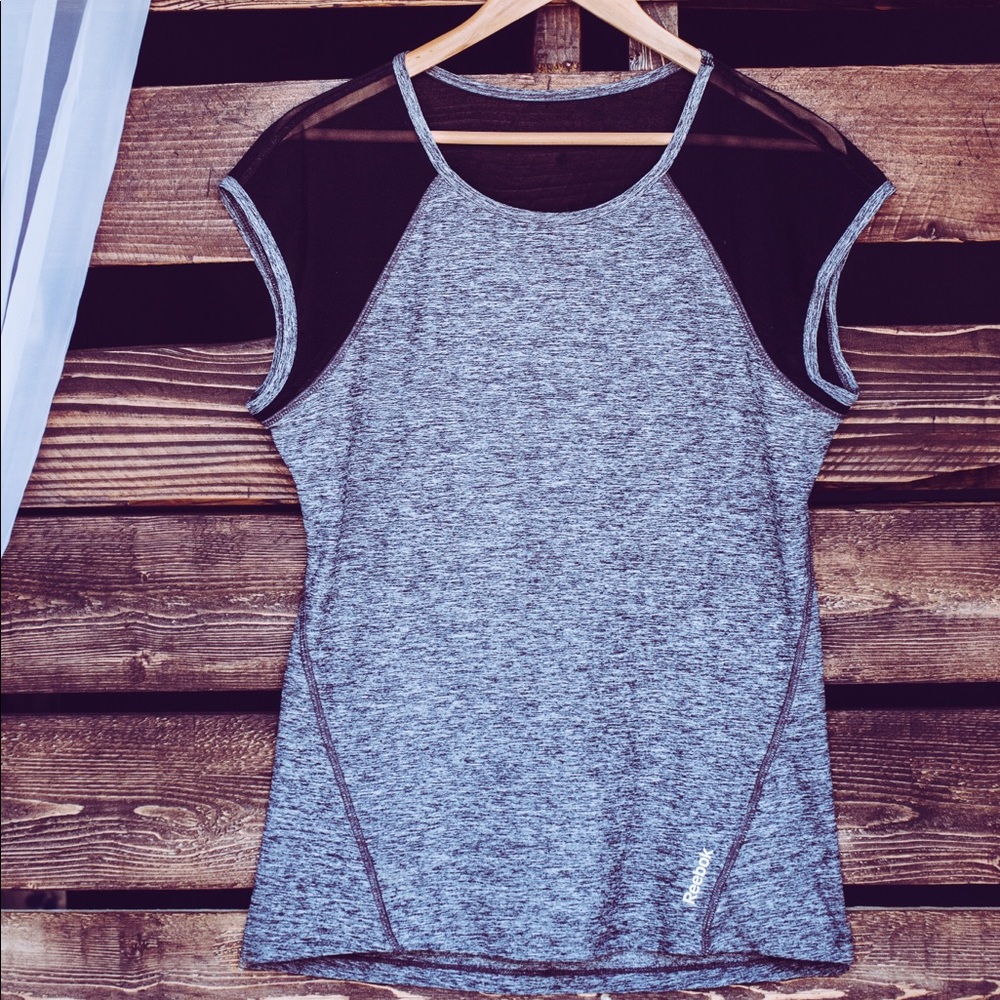 Reebok Work Out Top Gray Semi Sleeve Size M (C7)